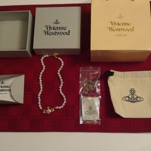 Vivienne Westwood Pearl choker necklace.